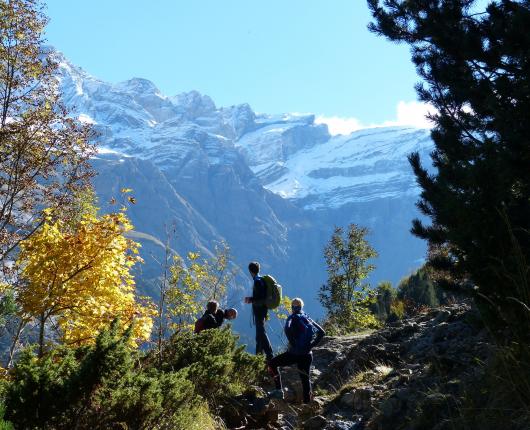 hiking in the Gavarnie Circus_Hautes Pyrénées