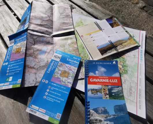 Guides et cartes de randonnées - Pyrénées