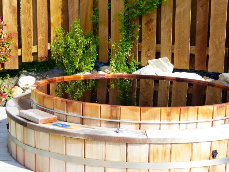 Nordic wooden bath at Azun Nature campsite