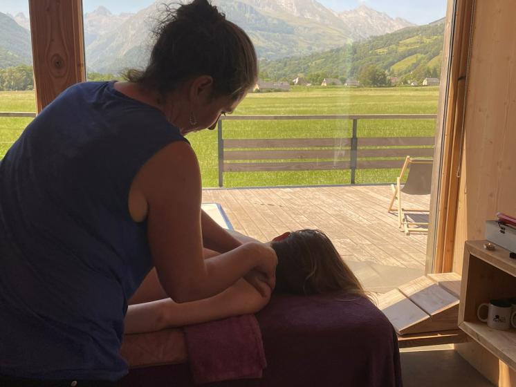 Massage face à la montagne