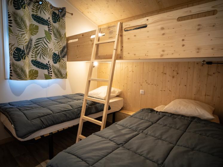 Chambre triple Chalet bois camping Azun Nature Argelès Gazost