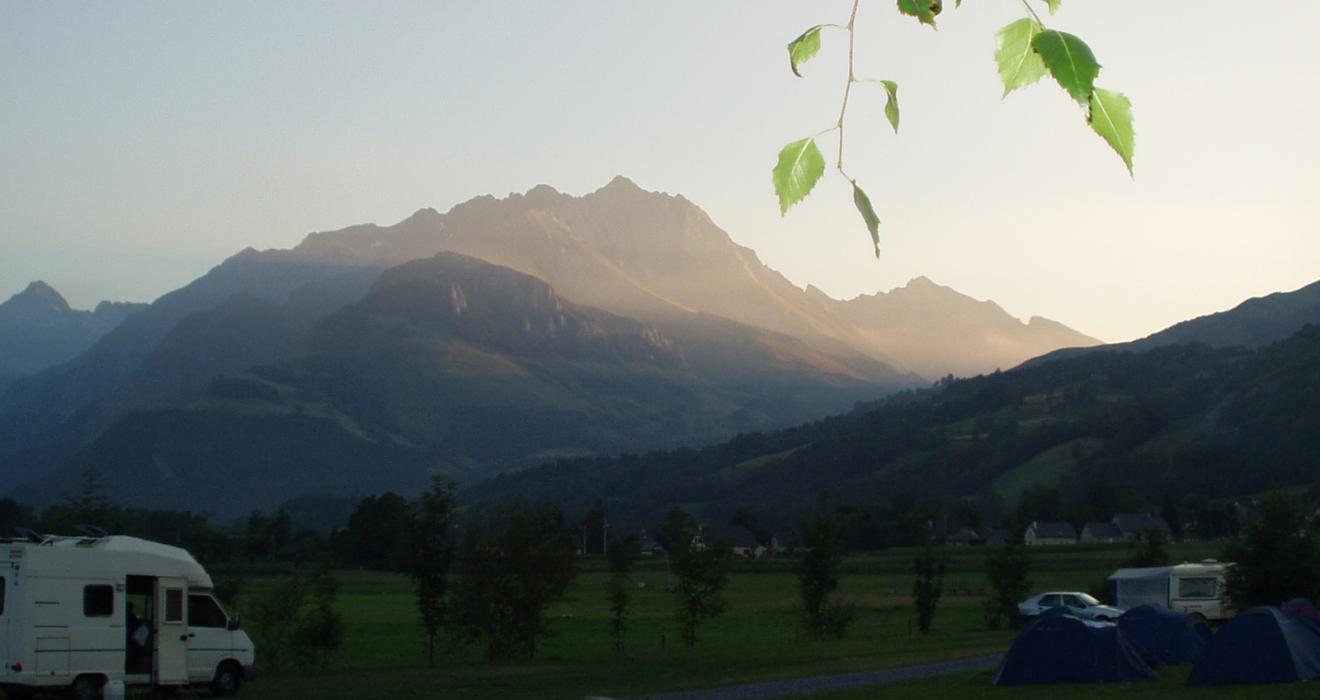 Cadre montagne camping azun nature