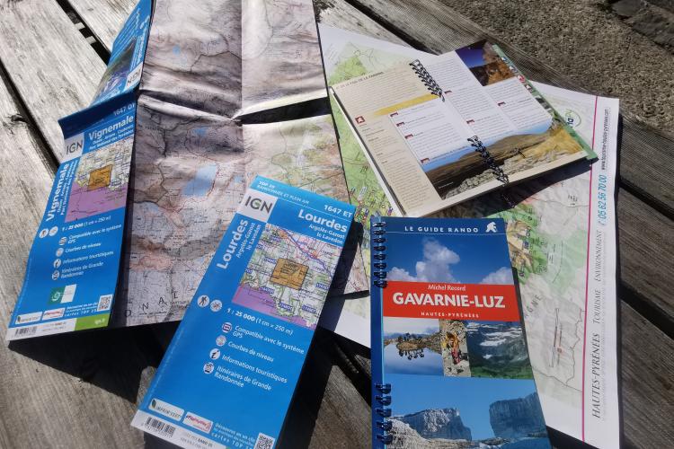 Guides et cartes de randonnées - Pyrénées