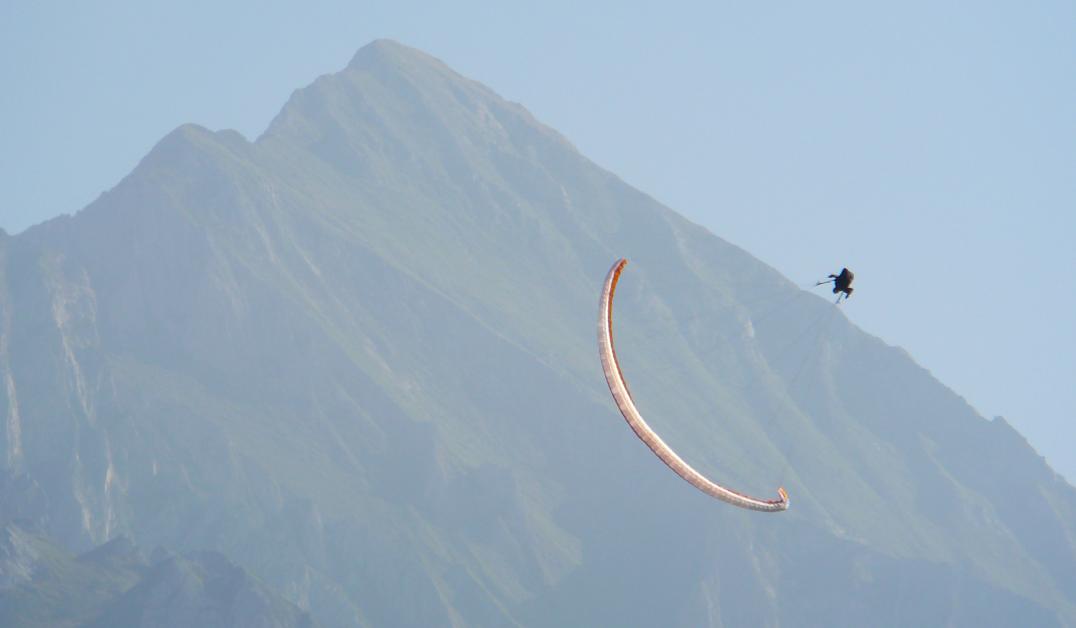 Paragliding front of the Gabizos